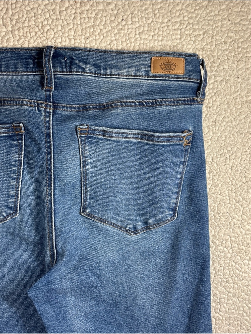 Sofia Jeans By Sofia Vergara Melisa Flare Women Size 8 Stretch Medium Wash Jeans - Picture 14 of 15